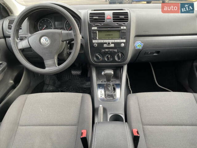 Сірий Фольксваген Гольф, об'ємом двигуна 1.6 л та пробігом 206 тис. км за 6750 $, фото 27 на Automoto.ua