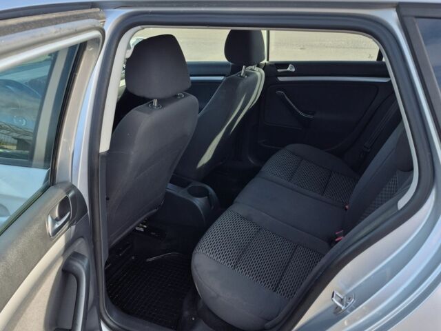 Серый Фольксваген Гольф, объемом двигателя 1.6 л и пробегом 342 тыс. км за 7000 $, фото 5 на Automoto.ua