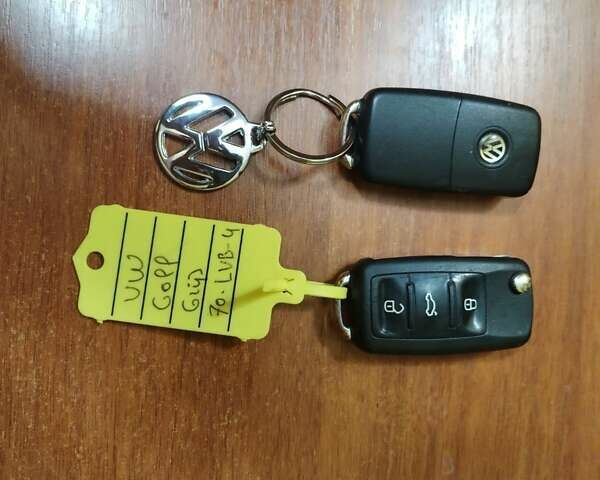 Серый Фольксваген Гольф, объемом двигателя 1.6 л и пробегом 253 тыс. км за 7700 $, фото 62 на Automoto.ua