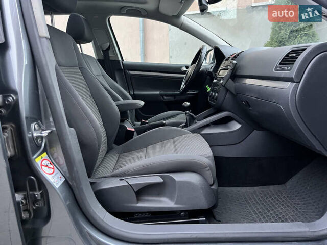 Серый Фольксваген Гольф, объемом двигателя 1.4 л и пробегом 249 тыс. км за 6500 $, фото 20 на Automoto.ua