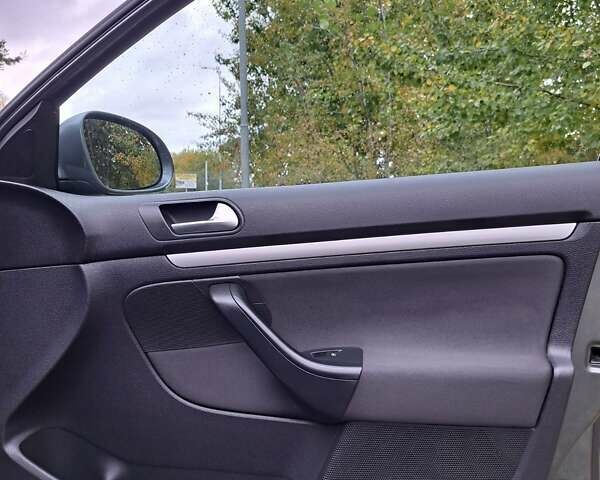 Фольксваген Гольф 2009 в Нетешине на Automoto.ua Серый Фольксваген Гольф, объемом двигателя 1.6 л и пробегом 245 тыс. км за 6900 $, фото 11 на Automoto.ua