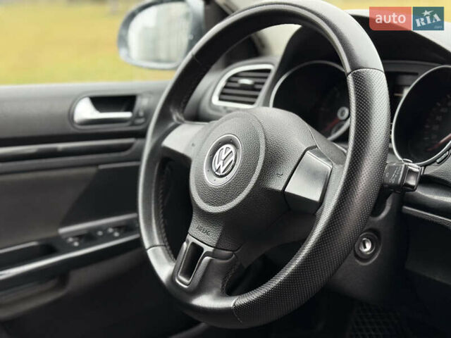 Серый Фольксваген Гольф, объемом двигателя 1.6 л и пробегом 298 тыс. км за 6550 $, фото 32 на Automoto.ua