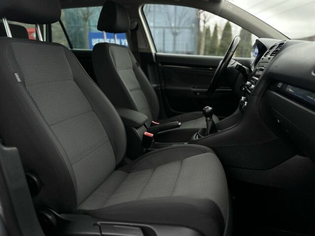 Серый Фольксваген Гольф, объемом двигателя 1.4 л и пробегом 214 тыс. км за 7500 $, фото 6 на Automoto.ua