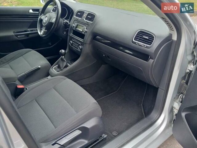 Серый Фольксваген Гольф, объемом двигателя 1.6 л и пробегом 235 тыс. км за 7500 $, фото 16 на Automoto.ua