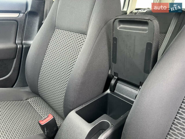 Сірий Фольксваген Гольф, об'ємом двигуна 1.6 л та пробігом 213 тис. км за 7100 $, фото 71 на Automoto.ua