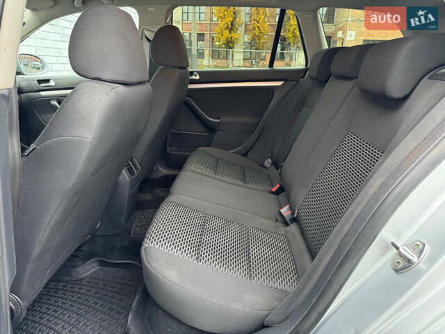 Серый Фольксваген Гольф, объемом двигателя 1.6 л и пробегом 202 тыс. км за 7500 $, фото 12 на Automoto.ua