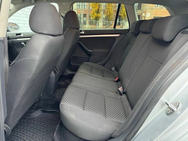 Серый Фольксваген Гольф, объемом двигателя 1.6 л и пробегом 202 тыс. км за 7500 $, фото 12 на Automoto.ua