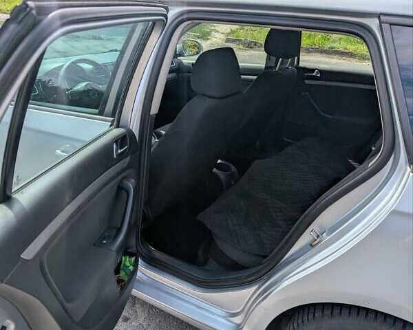 Серый Фольксваген Гольф, объемом двигателя 1.6 л и пробегом 312 тыс. км за 7600 $, фото 9 на Automoto.ua