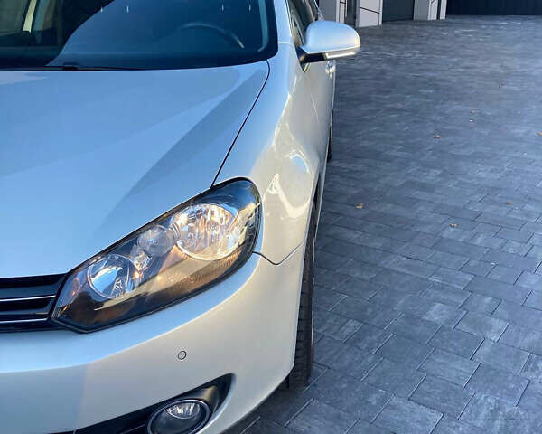 Серый Фольксваген Гольф, объемом двигателя 1.6 л и пробегом 250 тыс. км за 9600 $, фото 1 на Automoto.ua