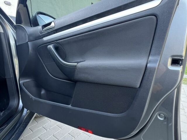 Серый Фольксваген Гольф, объемом двигателя 1.6 л и пробегом 254 тыс. км за 7500 $, фото 23 на Automoto.ua