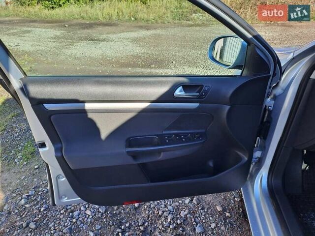 Серый Фольксваген Гольф, объемом двигателя 1.6 л и пробегом 250 тыс. км за 6900 $, фото 10 на Automoto.ua