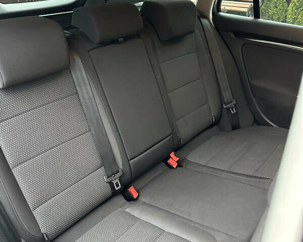 Серый Фольксваген Гольф, объемом двигателя 1.39 л и пробегом 255 тыс. км за 8500 $, фото 18 на Automoto.ua