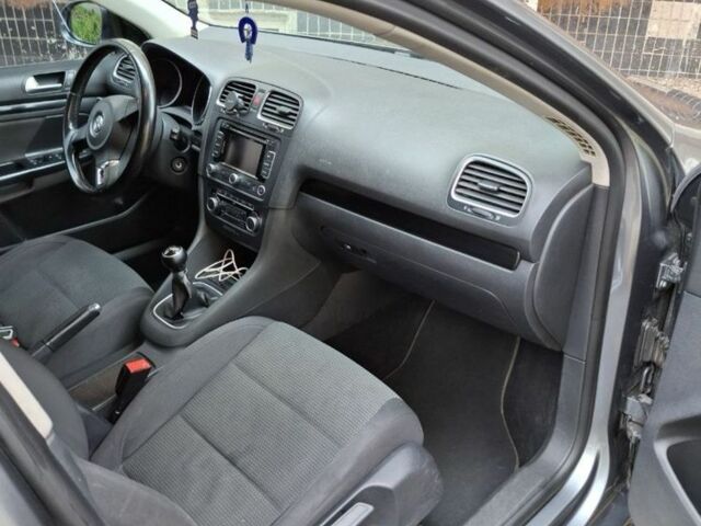 Серый Фольксваген Гольф, объемом двигателя 1.6 л и пробегом 325 тыс. км за 7600 $, фото 5 на Automoto.ua