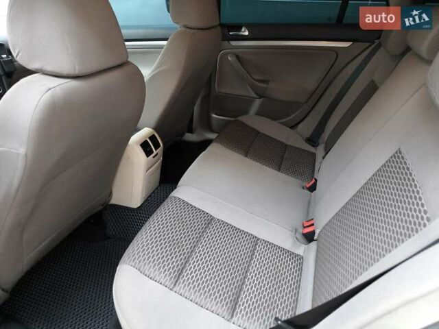 Серый Фольксваген Гольф, объемом двигателя 1.6 л и пробегом 241 тыс. км за 6850 $, фото 17 на Automoto.ua