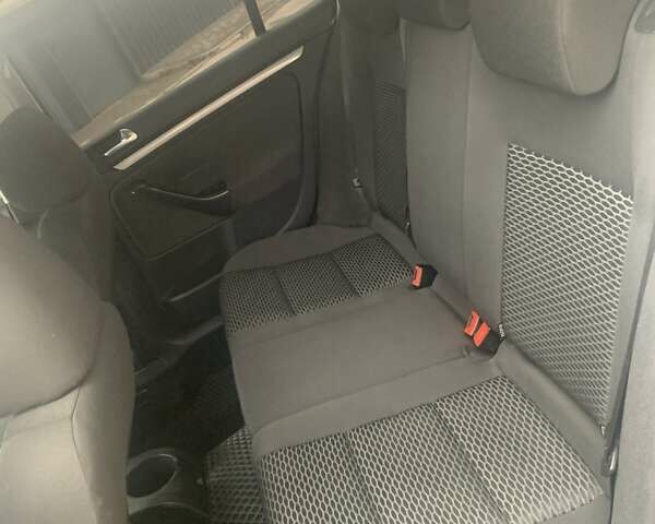 Серый Фольксваген Гольф, объемом двигателя 1.6 л и пробегом 262 тыс. км за 6750 $, фото 21 на Automoto.ua