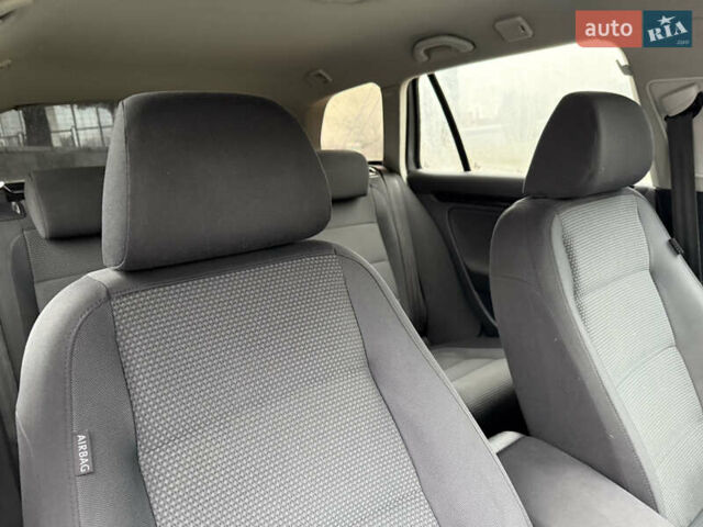 Серый Фольксваген Гольф, объемом двигателя 1.6 л и пробегом 298 тыс. км за 6550 $, фото 51 на Automoto.ua