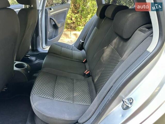 Серый Фольксваген Гольф, объемом двигателя 1.6 л и пробегом 285 тыс. км за 6850 $, фото 24 на Automoto.ua