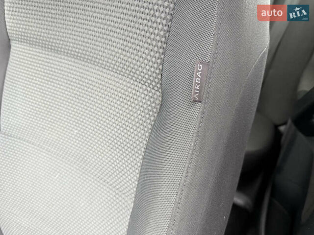 Серый Фольксваген Гольф, объемом двигателя 1.6 л и пробегом 298 тыс. км за 6550 $, фото 43 на Automoto.ua
