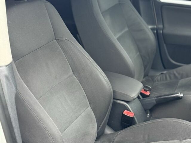 Сірий Фольксваген Гольф, об'ємом двигуна 1.6 л та пробігом 184 тис. км за 7000 $, фото 16 на Automoto.ua