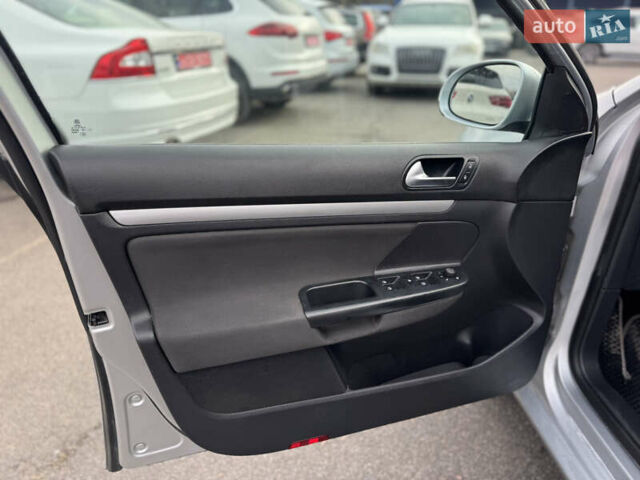 Серый Фольксваген Гольф, объемом двигателя 1.6 л и пробегом 282 тыс. км за 6900 $, фото 12 на Automoto.ua