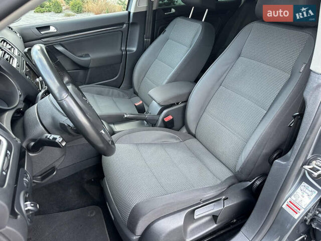 Сірий Фольксваген Гольф, об'ємом двигуна 1.39 л та пробігом 140 тис. км за 8100 $, фото 32 на Automoto.ua