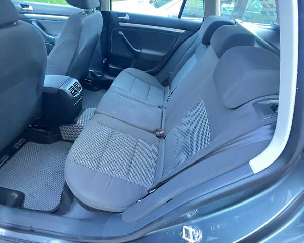 Фольксваген Гольф 2010 в Луцке на Automoto.ua Серый Фольксваген Гольф, объемом двигателя 1.6 л и пробегом 180 тыс. км за 8100 $, фото 8 на Automoto.ua