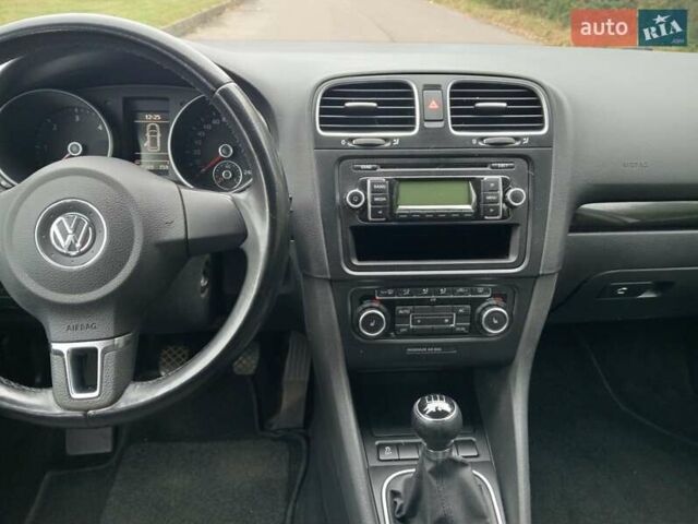 Серый Фольксваген Гольф, объемом двигателя 1.6 л и пробегом 235 тыс. км за 7500 $, фото 6 на Automoto.ua