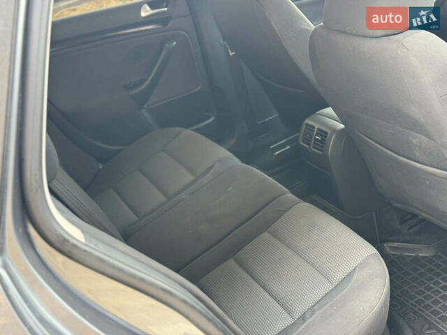 Серый Фольксваген Гольф, объемом двигателя 1.6 л и пробегом 300 тыс. км за 6300 $, фото 25 на Automoto.ua