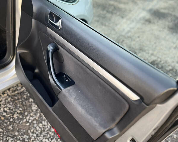 Серый Фольксваген Гольф, объемом двигателя 1.6 л и пробегом 338 тыс. км за 6900 $, фото 18 на Automoto.ua