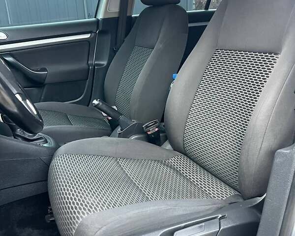 Серый Фольксваген Гольф, объемом двигателя 1.6 л и пробегом 262 тыс. км за 8500 $, фото 17 на Automoto.ua