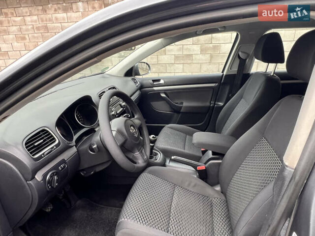 Сірий Фольксваген Гольф, об'ємом двигуна 1.39 л та пробігом 180 тис. км за 5999 $, фото 26 на Automoto.ua