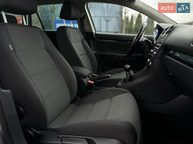 Сірий Фольксваген Гольф, об'ємом двигуна 1.39 л та пробігом 214 тис. км за 7500 $, фото 43 на Automoto.ua