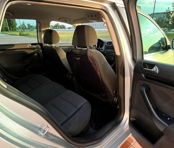 Серый Фольксваген Гольф, объемом двигателя 2 л и пробегом 370 тыс. км за 7900 $, фото 4 на Automoto.ua