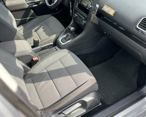 Серый Фольксваген Гольф, объемом двигателя 1.6 л и пробегом 188 тыс. км за 7999 $, фото 14 на Automoto.ua