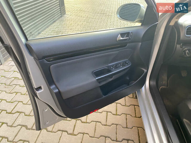 Серый Фольксваген Гольф, объемом двигателя 1.6 л и пробегом 217 тыс. км за 8800 $, фото 26 на Automoto.ua