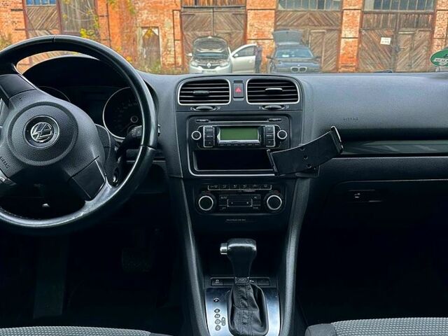 Серый Фольксваген Гольф, объемом двигателя 1.4 л и пробегом 200 тыс. км за 7800 $, фото 6 на Automoto.ua