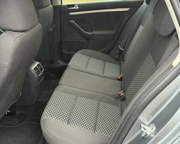 Сірий Фольксваген Гольф, об'ємом двигуна 1.39 л та пробігом 249 тис. км за 7899 $, фото 32 на Automoto.ua