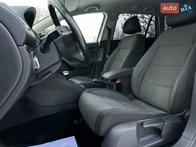 Серый Фольксваген Гольф, объемом двигателя 1.6 л и пробегом 269 тыс. км за 7500 $, фото 9 на Automoto.ua