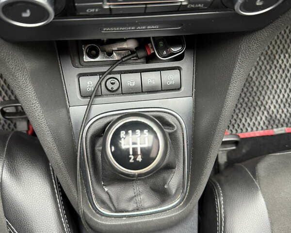 Сірий Фольксваген Гольф, об'ємом двигуна 1.6 л та пробігом 291 тис. км за 7700 $, фото 18 на Automoto.ua