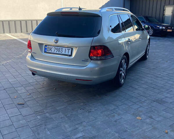 Серый Фольксваген Гольф, объемом двигателя 1.6 л и пробегом 250 тыс. км за 9600 $, фото 5 на Automoto.ua