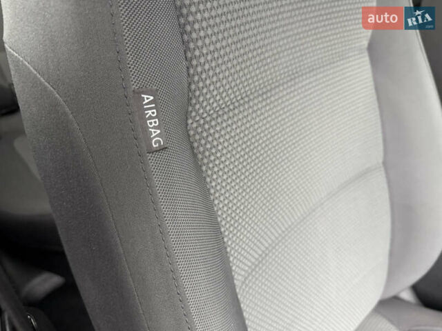 Серый Фольксваген Гольф, объемом двигателя 1.6 л и пробегом 298 тыс. км за 6550 $, фото 52 на Automoto.ua