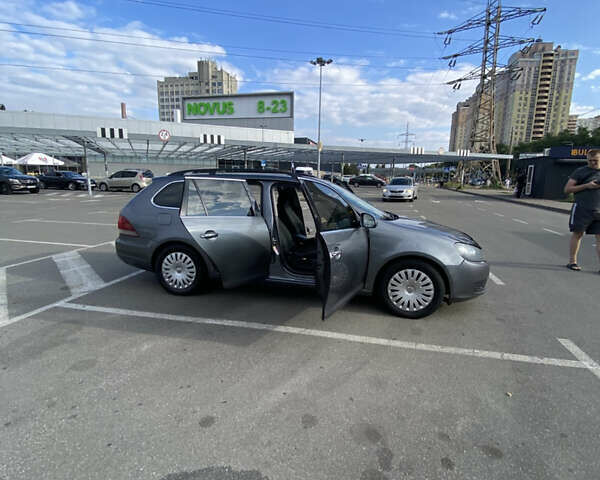 Серый Фольксваген Гольф, объемом двигателя 1.6 л и пробегом 320 тыс. км за 7500 $, фото 7 на Automoto.ua