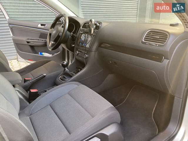 Серый Фольксваген Гольф, объемом двигателя 1.6 л и пробегом 217 тыс. км за 8800 $, фото 45 на Automoto.ua