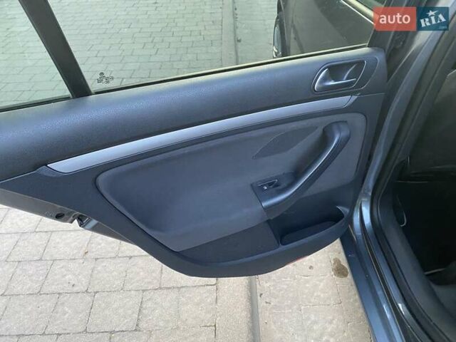 Фольксваген Гольф 2010 в Хмельницком на Automoto.ua Серый Фольксваген Гольф, объемом двигателя 1.6 л и пробегом 263 тыс. км за 7200 $, фото 18 на Automoto.ua