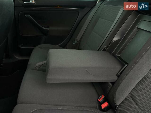 Сірий Фольксваген Гольф, об'ємом двигуна 1.39 л та пробігом 214 тис. км за 7500 $, фото 37 на Automoto.ua