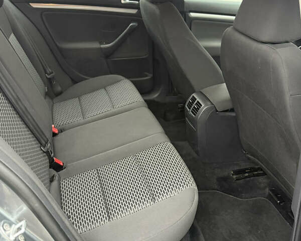 Сірий Фольксваген Гольф, об'ємом двигуна 1.39 л та пробігом 249 тис. км за 7899 $, фото 36 на Automoto.ua