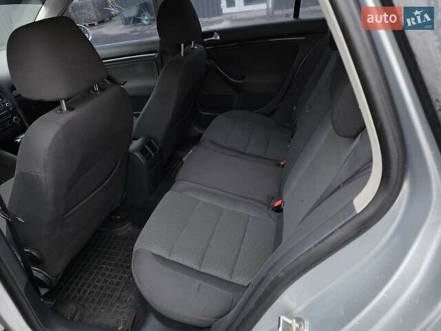 Серый Фольксваген Гольф, объемом двигателя 1.6 л и пробегом 270 тыс. км за 7500 $, фото 6 на Automoto.ua