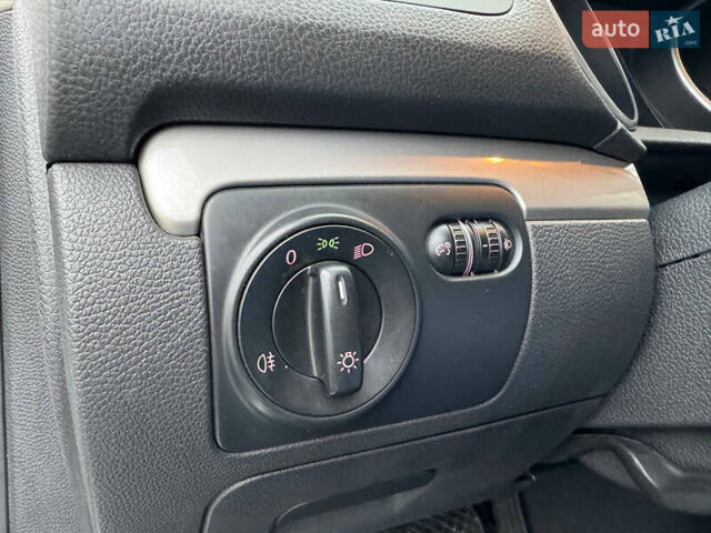 Серый Фольксваген Гольф, объемом двигателя 1.6 л и пробегом 202 тыс. км за 7500 $, фото 19 на Automoto.ua