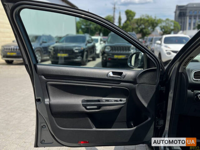 Сірий Фольксваген Гольф, об'ємом двигуна 1.6 л та пробігом 255 тис. км за 7999 $, фото 6 на Automoto.ua