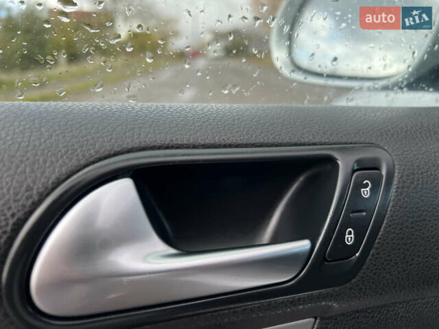 Сірий Фольксваген Гольф, об'ємом двигуна 1.6 л та пробігом 213 тис. км за 7100 $, фото 76 на Automoto.ua